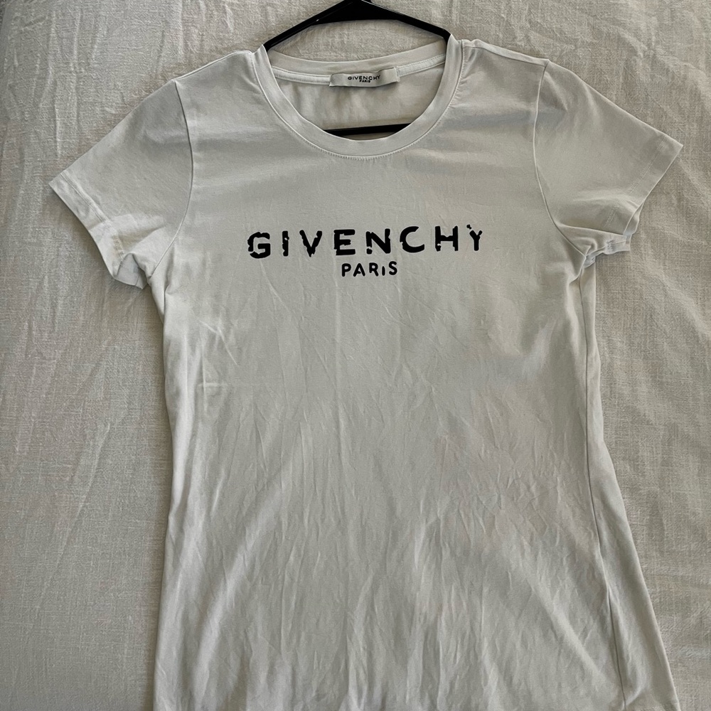 Beautiful GIVENCHY T-shirt